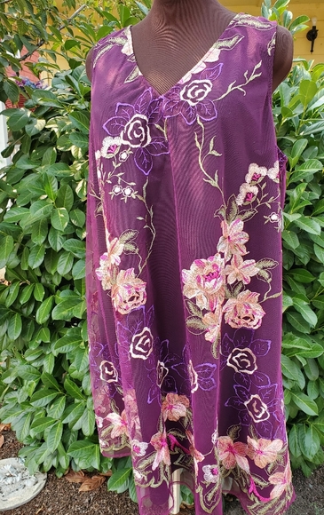 BEIGE BY ECI EMBROIDERED DRESS SIZE XL - Picture 2 of 8